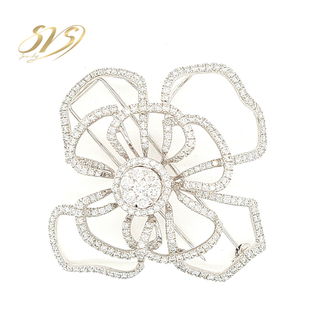 SVS Jewelry 2 in 1 เครื่องประดับแท้ จิวเวอรี่ จี้ เข็มกลัด ทองคำขาว18K เพชรแท้ รูปทรงดอกไม้ 18K White Gold Flower Shape Natural Diamond Pendant and Brooch