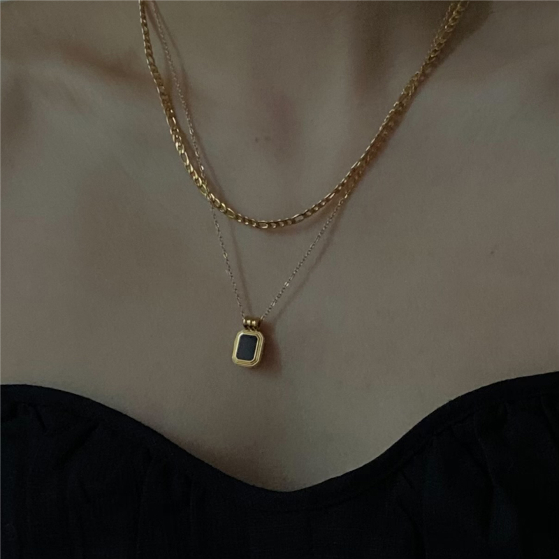 Russet potatoes - black frame pendant layer necklace สร้อยคอไทเทเนียมสีทอง สองชั้น