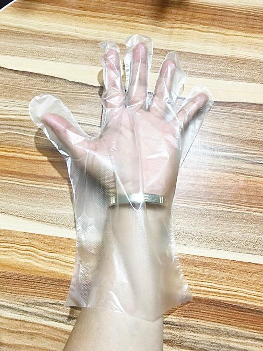 ถุงมือพลาสติก(หนา แข็งแรง)ถุงมือราคาถูก โรงงานขายเอง ส่งเร็วส่งไว ถุงมือแบบใช้แล้วทิ้ง 100 ชิ้น ขนาด 30 cm.หุ้มเลยข้อมือ