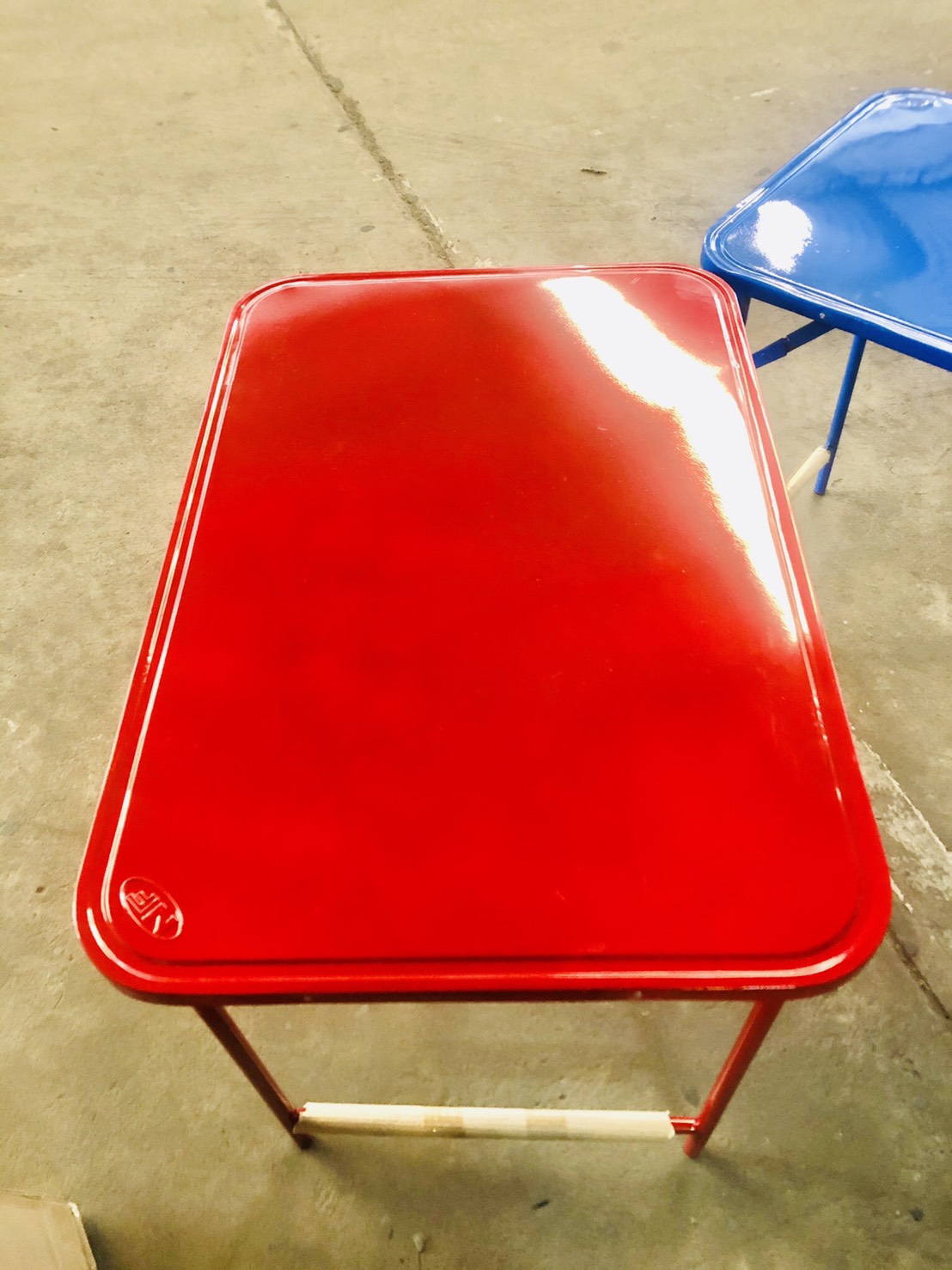 โต๊ะพับเหล็ก ขาสวิง ขนาด 3 ฟุต มีสีน้ำเงิน แดง