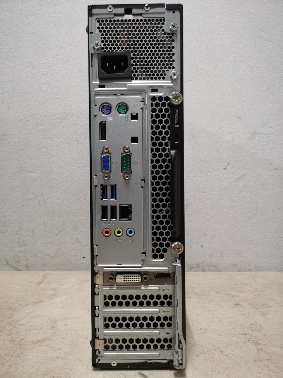 Lenovo ThinkCentre M700 SFF i5, 4GB, SSD 256GB, WiFi A