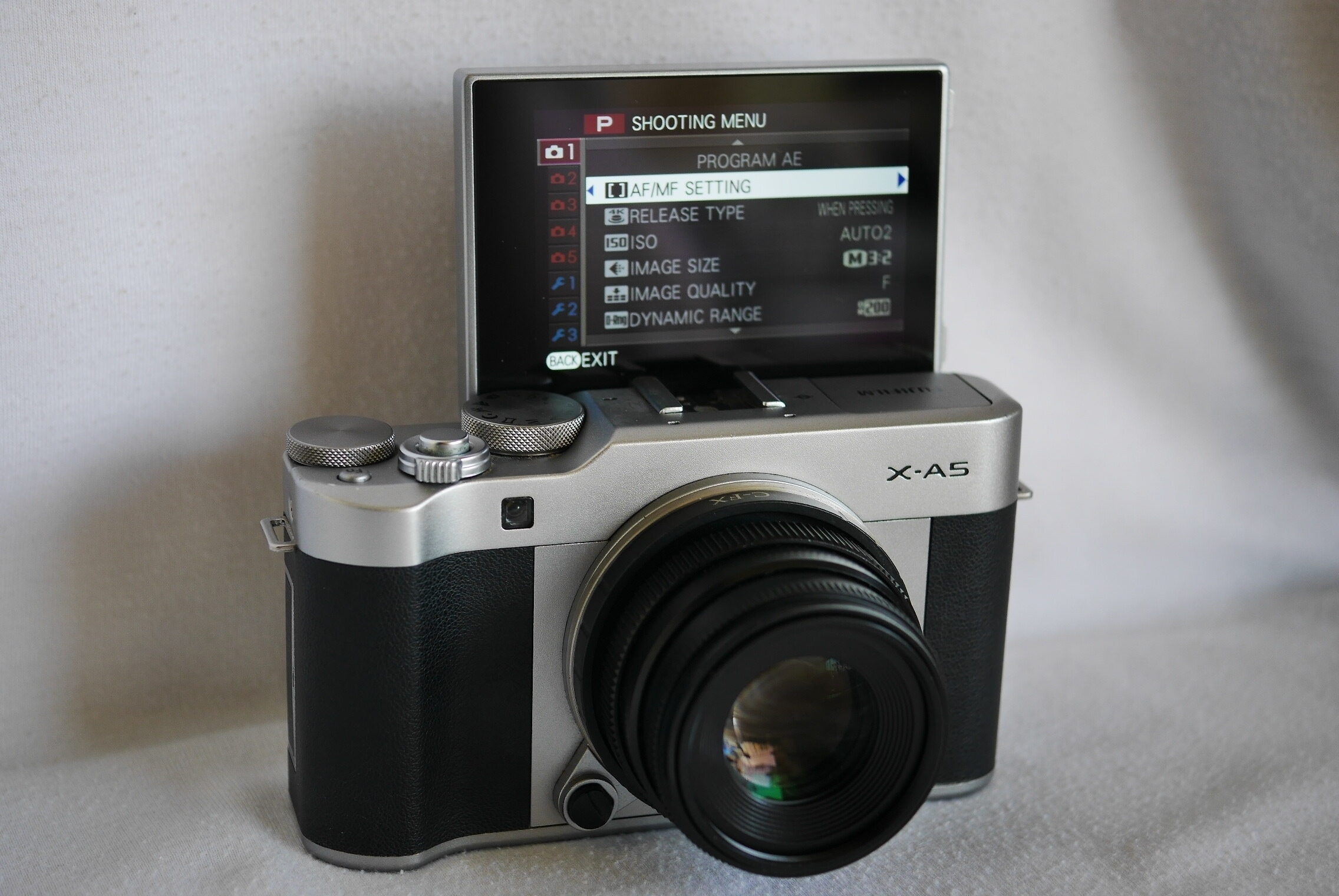 Fuji Fujifilm X-A5 24.3MP 4K Video Dark Silver Kit with MF 35mm F1.6 Black lens, XA5, XA-5