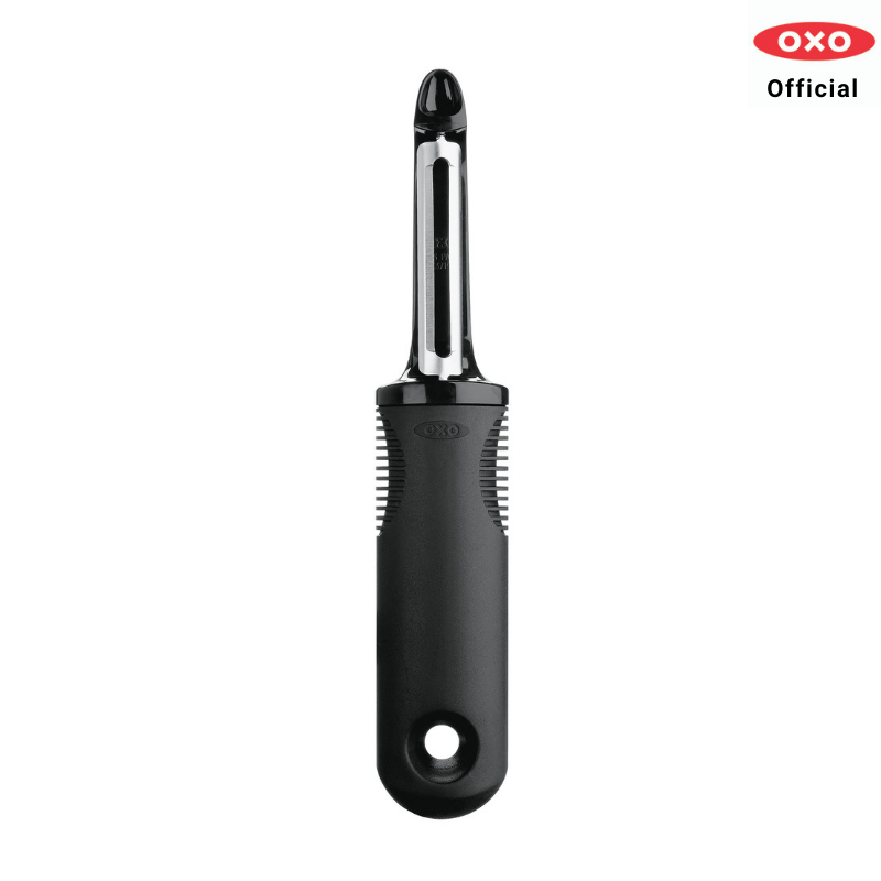 OXO ที่ปอกเปลือก สีดำ l Swivel Peeler ใช้ปอกเปลือกผักหรือผลไม้ ใบมีดสแตนเลส สตีล ปอกเปลือกได้บางถึง 0.8 มม. ไม่กินเนื้อและไม่ทำให้ผักผลไม้ช้ำขณะปอก ด้ามจัดทำจากยางคุณภาพสูง จับถนัดมือ ไม่ลื่น เหมาะกับอริยาบทการปอกเปลือกที่รวดเร็ว