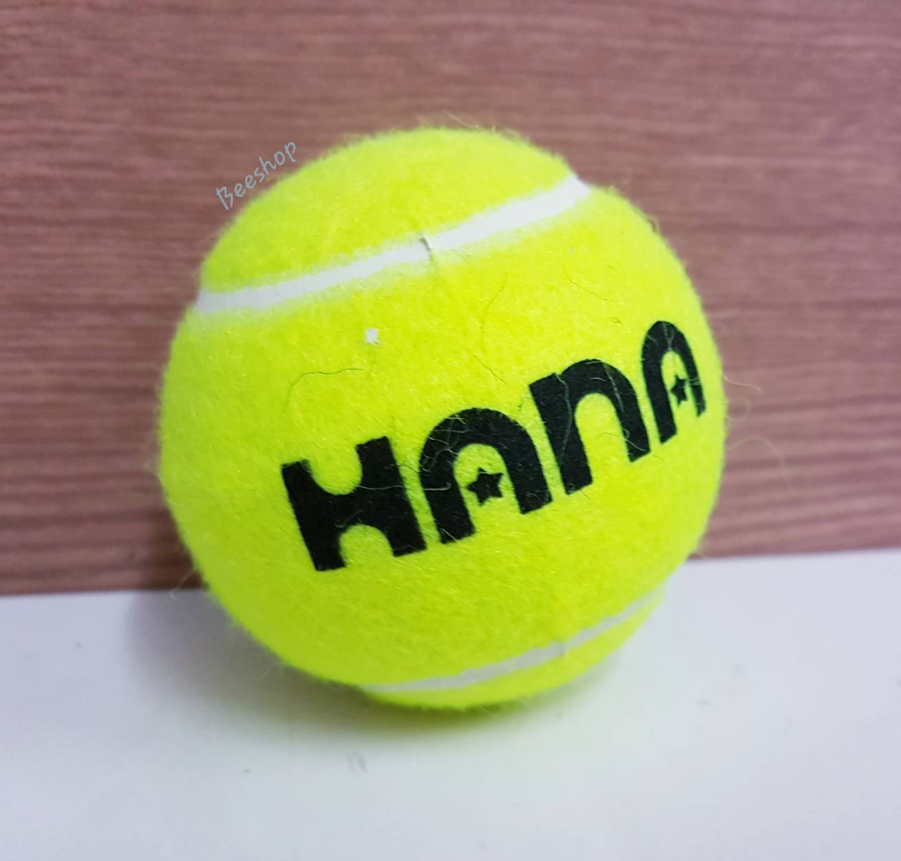 ลูกเทนนิส Hana บอลขนาดมาตราฐาน เหมาะสำหรับใช้ในการฝึกซ้อม เล่นเทนนิส หรือ ใช้เล่นกับสุนัข ขนาดเส้นผ่าศูนย์กลาง 6.5cm