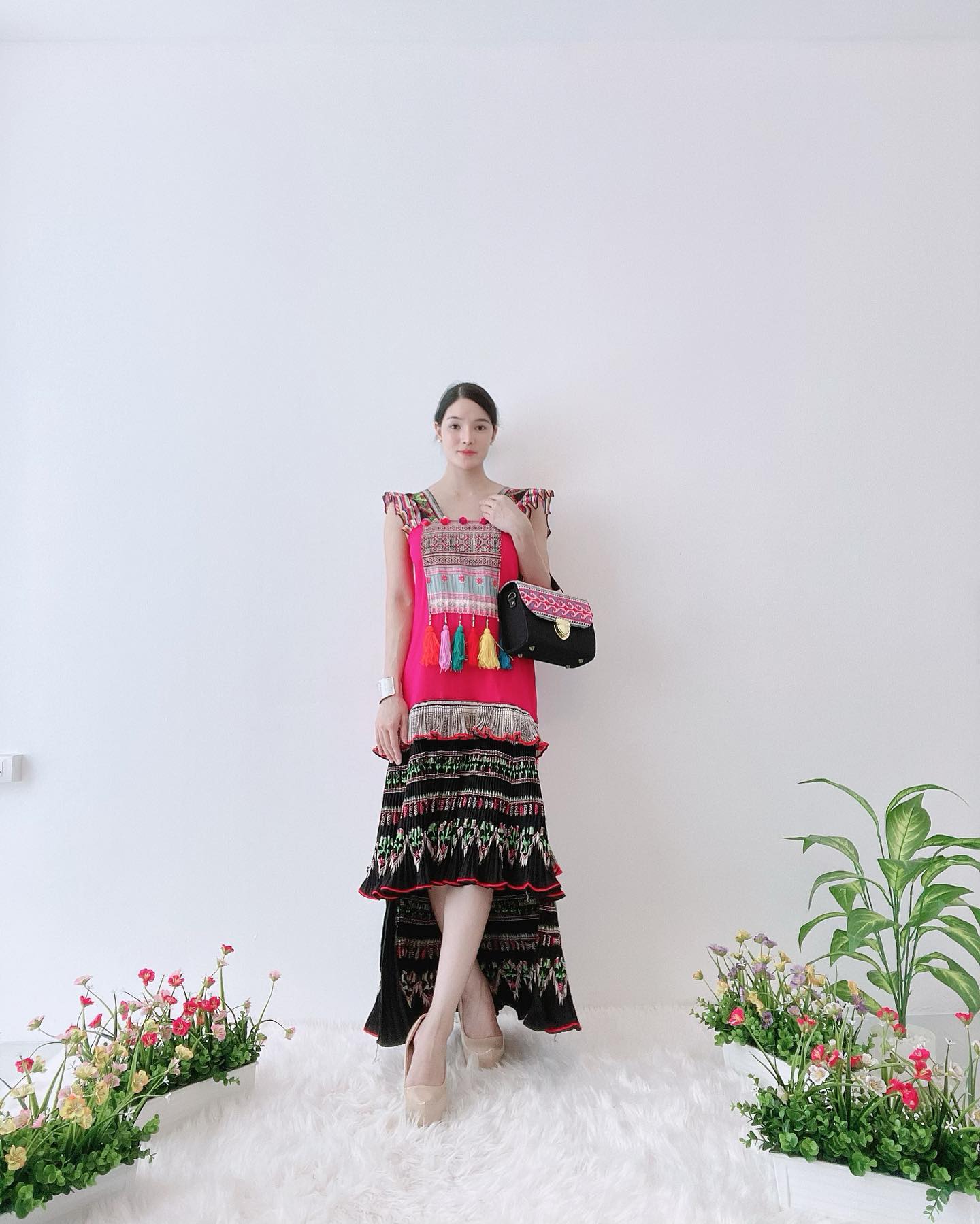 เดรสยาวผ้าใยกัญชงแขนระบายสวยๆ เดรสเป็นรุ่นหน้าสั้น -หลังยาว แต่งผ้างาน ...