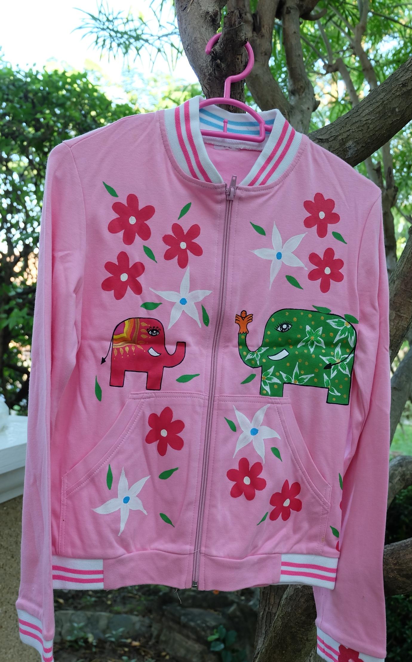 เสื้อวอร์มเพ้นลายช้าง สีชมพู Hand-painted jacket