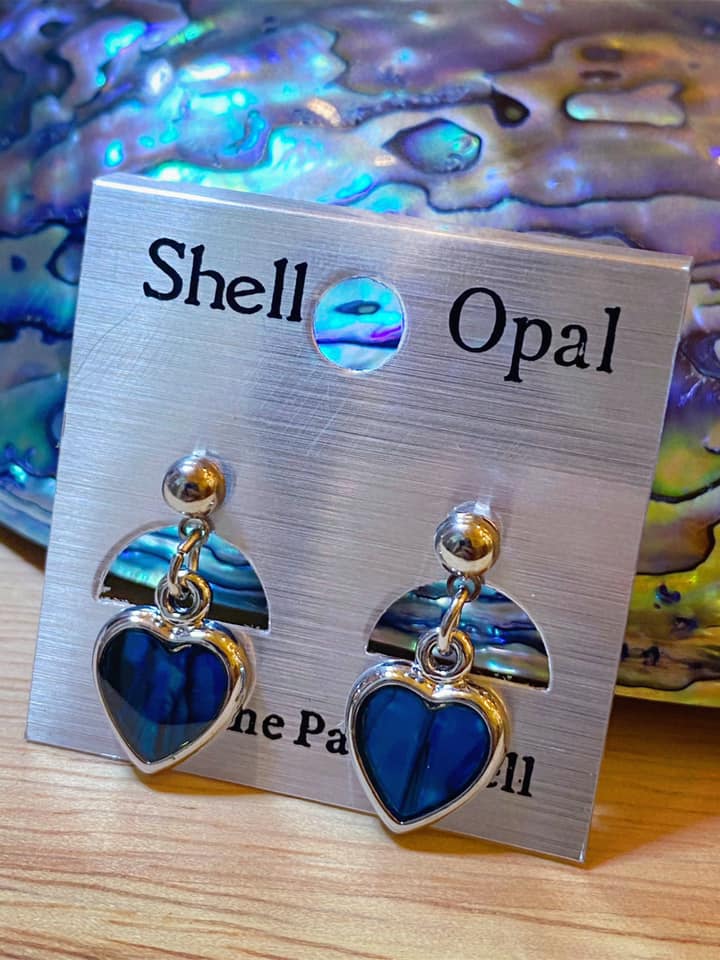 ต่างหู Shell opal  ต่างหุเปลือกหอยอะบาโลน หรือเปลือกหอยเป๋าหื้อนิวซีแลนด์ รูปหัวใจเล็ก ส๊ฟ้า โอพลอแห่งท้องทะเล