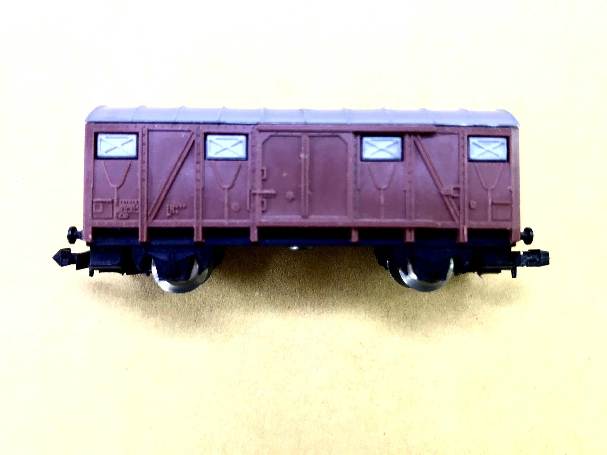 N Scale Fleischmann Covered Container Wagon,  as new.