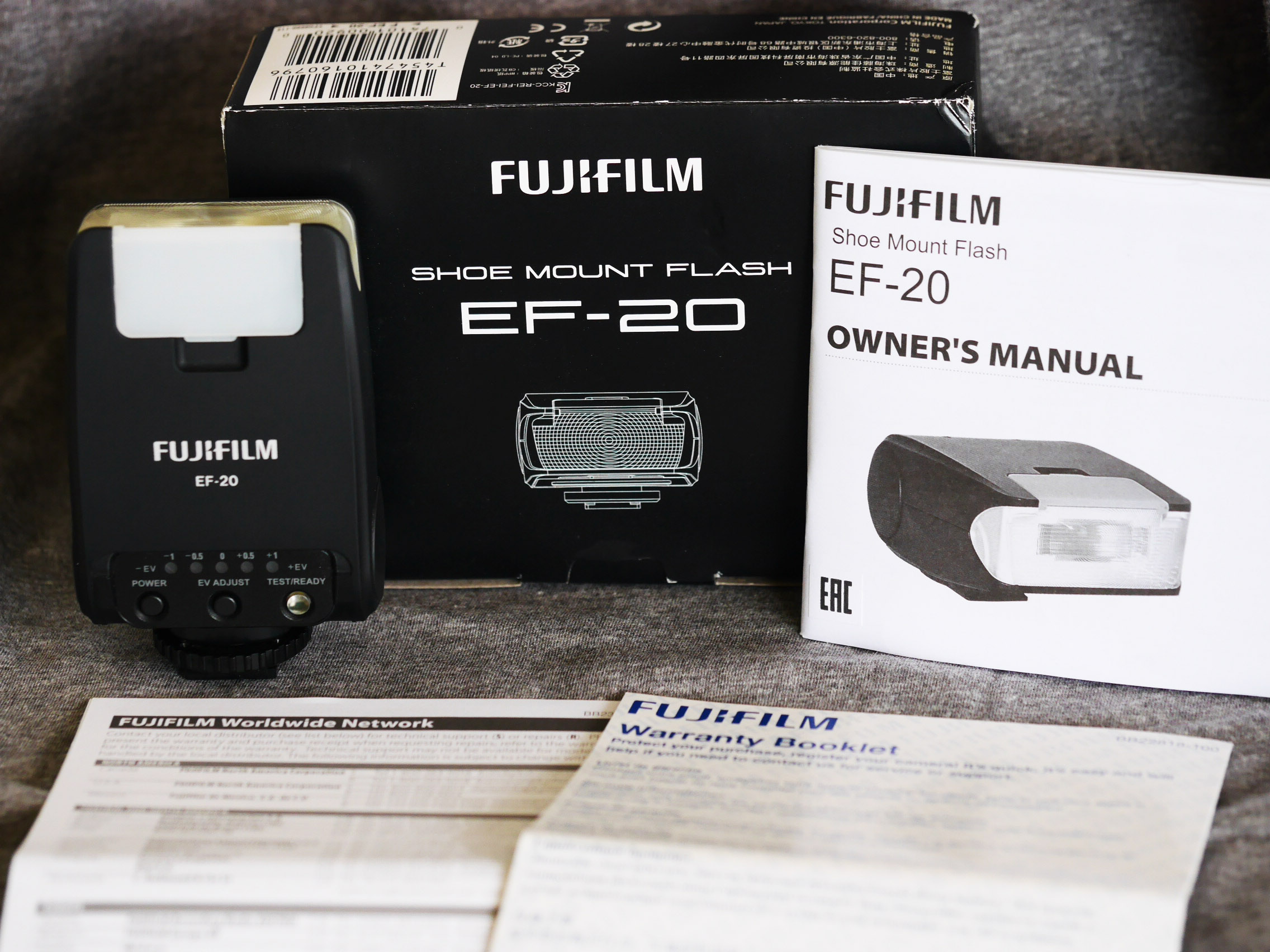 Fujifilm Fuji Shoe mount flash EF-20 in Box for Fujifilm Cameras, E-F20, EF20