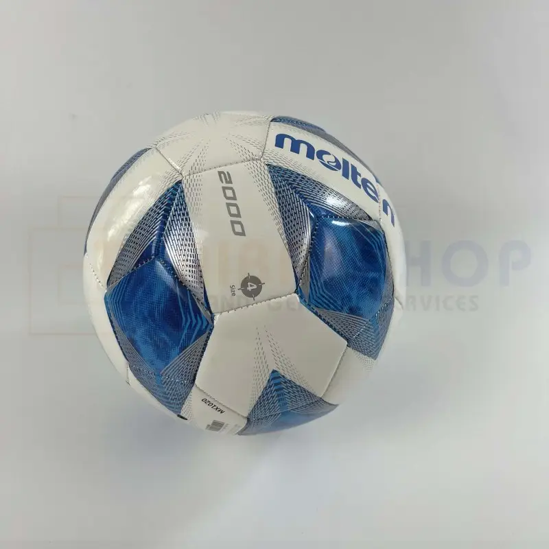 ภาพหน้าปกสินค้าMolten f4a2000 football soccer ball stitched No. 4 100% genuine leather 2020 new model 100% genuine จากร้าน ThaiBasShop บน Lazada