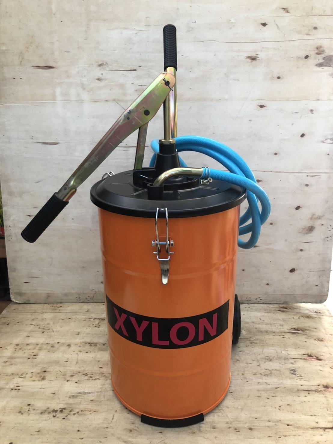 ถังเติมน้ำมันเกียร์ แบบมือโยก ขนาด 25 ลิตร Hand Operated Oil Pump ยี่ห้อ XYLON รุ่น XY-70A