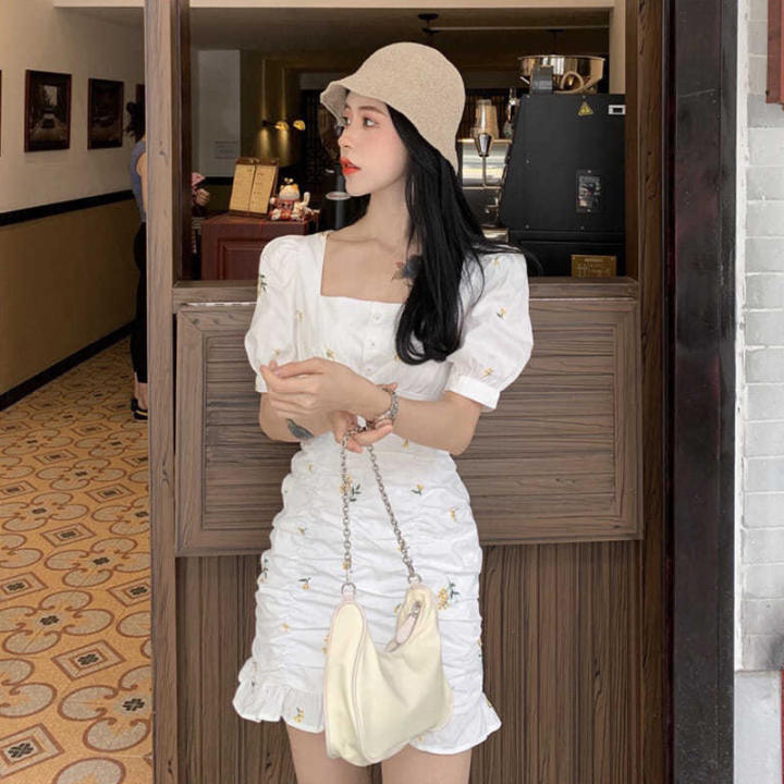 ชุดเดรสสีขาวลายดอกไม้มินิมอล ชุดเดรสคอเหลี่ยมแขนบัฟ ใส่ได้ทุกโอกาส เดรสกระโปรงสั้น ชุดเดรสสายหวาน ชุดเดรส – No Brand >>> top1shop >>> lazada.co.th 🇹🇭 🇹🇭 🇹🇭🛒🛍🛒
