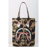 A Bathing Ape ฤดูใบไม้ผลิ Bape 1st Camo Shark กระเป๋าทรงสี่เหลี่ยมมีหูหิ้วสะพายไหล่ - Intl