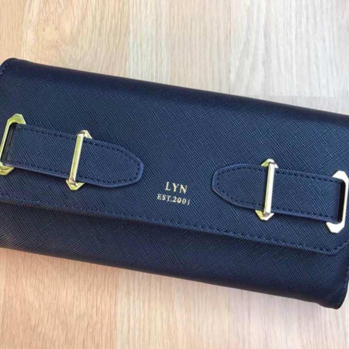 LYN ANTRONIA Long Wallet