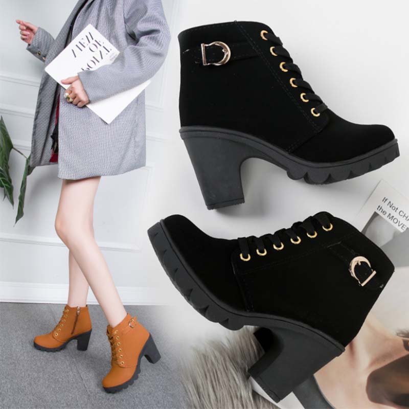 *LYSBAG* รองเท้าบูทหุ้มข้อวินเทจมาร์ตินขนาดบวกของผู้หญิงรองเท้าบูทส้นสูงหยาบกับหนังน้ำค้างแข็งหัวกลมลูกไม้สายเปลือยรองเท้า Fashion Shoes 8cm Height, Women's High-heeled Shoes, Short Leather Boots
