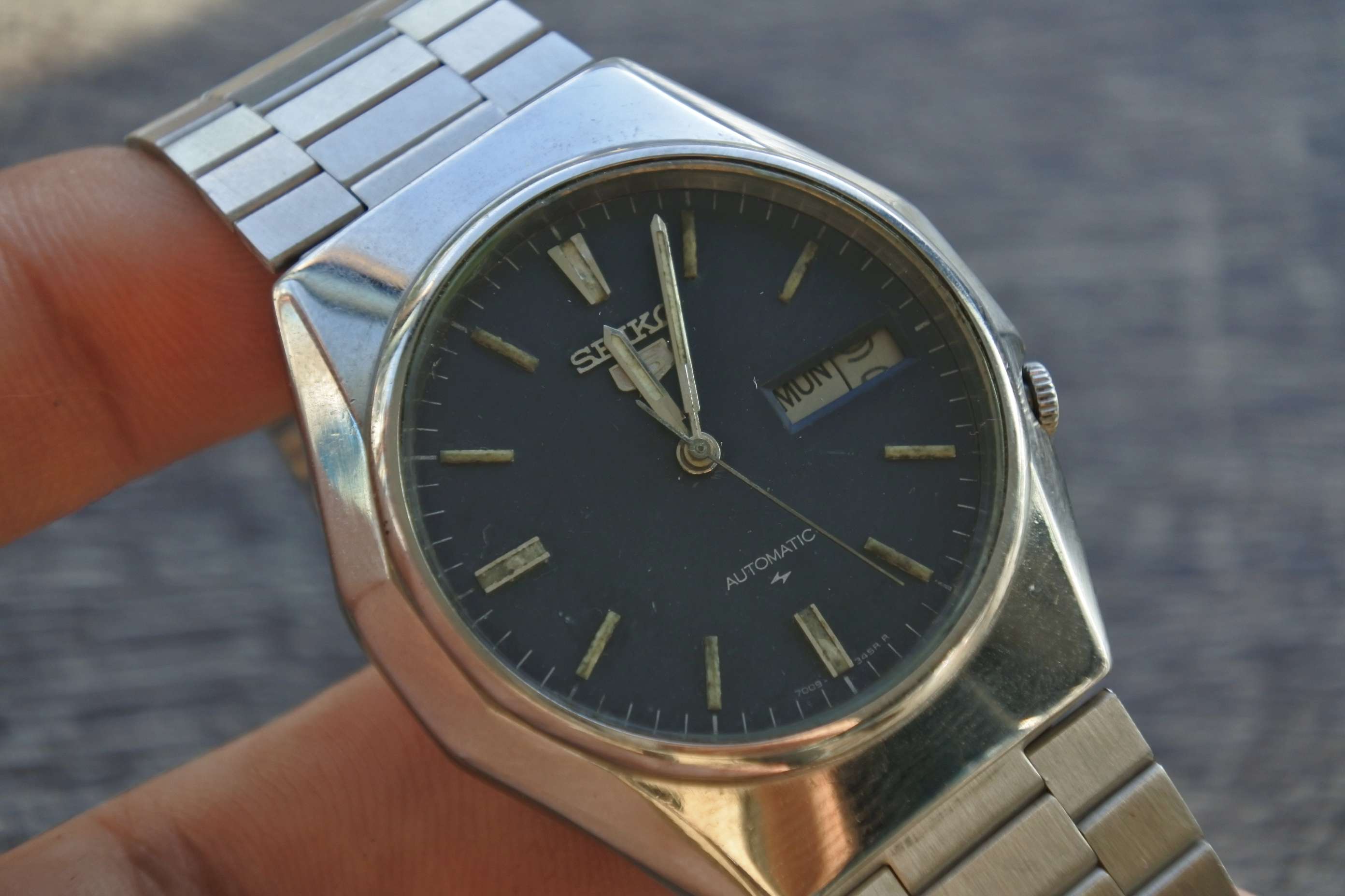 นาฬิกา Seiko 5 7009 8830Vintage ผู้ชาย สายสแตนเลส แท้มือสองญี่ปุ่น ระบบ Automatic หน้าปัด 36mm เสีย ต้องล้างเครื่อง