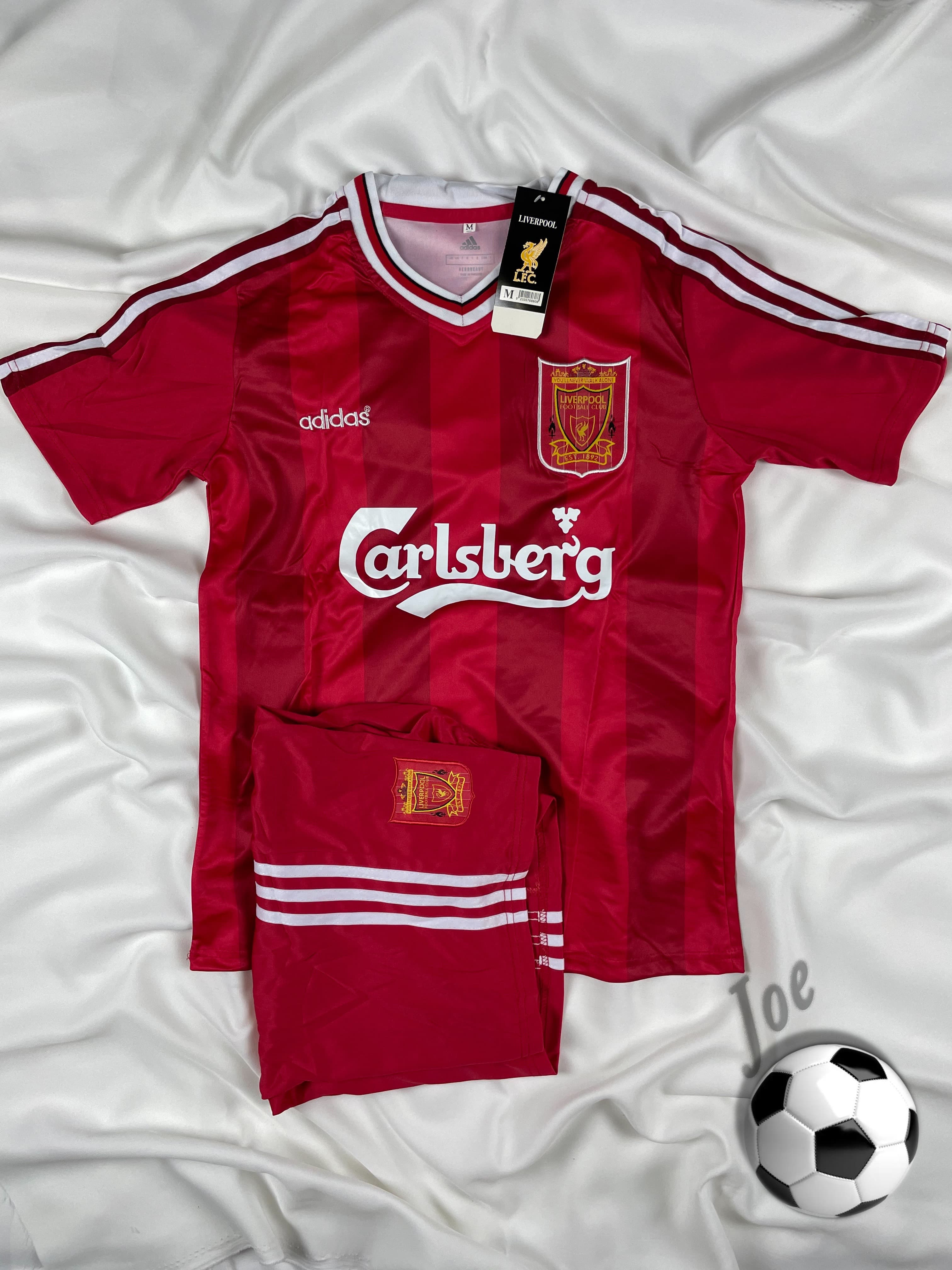 ชุดบอลย้อนยุค Liverpool (Red, 1995-1996) เสื้อบอลและกางเกงบอลผู้ชาย ปี 1995-1996