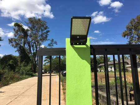 โคมไฟติดผนัง โซล่าเซลล์ 42 SMD LED + Motion (โคมแบนดำ) โคมไฟติดผนัง โซล่าเซลล์ 42 SMD LED + Motion (โคมแบนดำ)