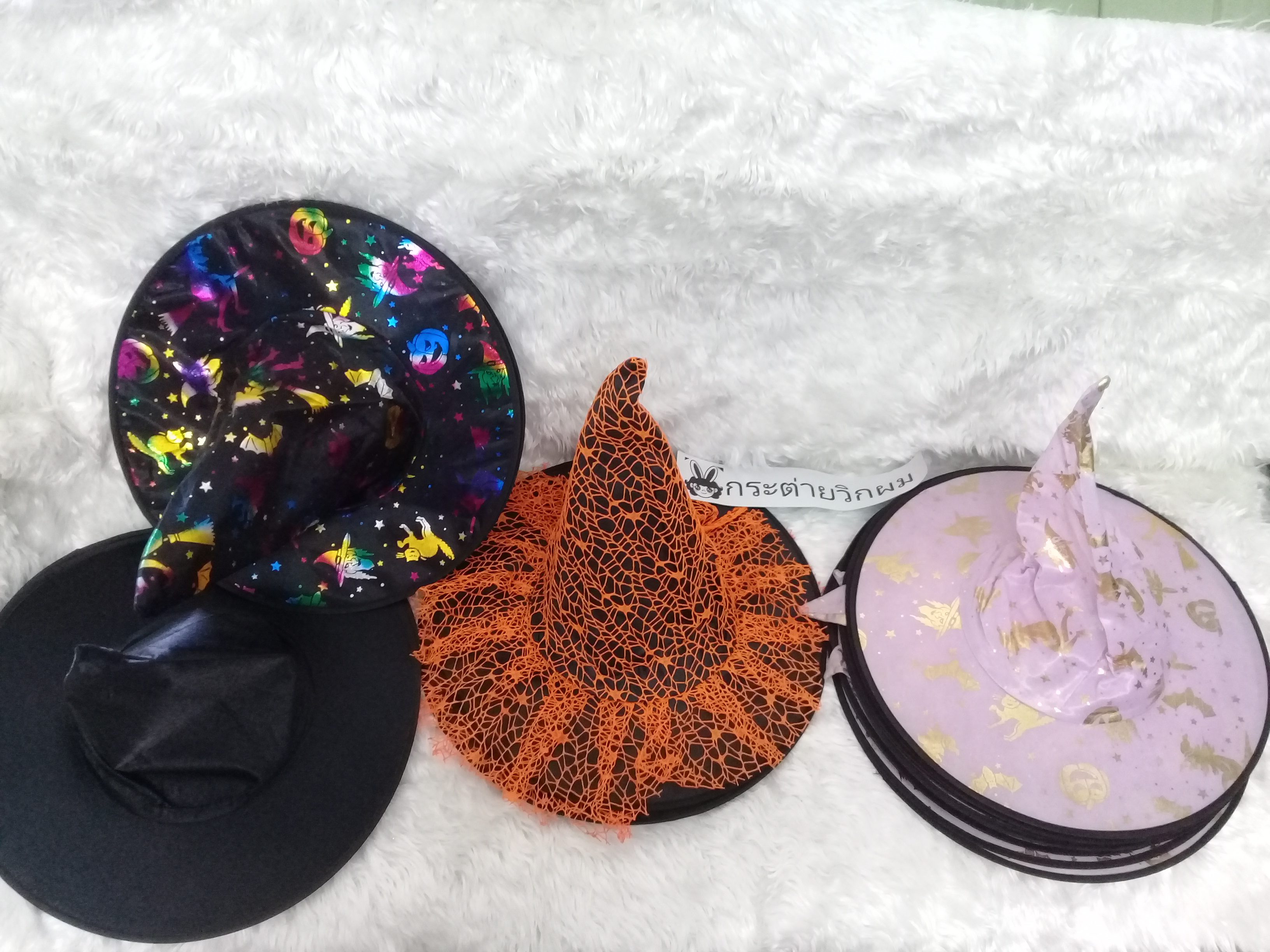 หมวกแม่มด หมวกพ่อมด หมวกแฟนซี  มีหลายสีให้เลือก สินค้าพร้อมส่งในไทย สั่งซื้อสอบถามแม่ค้าได้ค่า