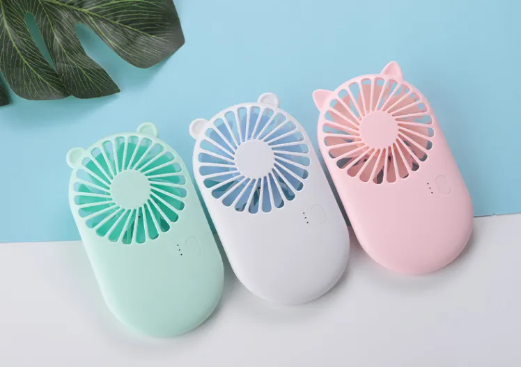 พัดลมมือถือ พัดลมตั้งโต๊ะ พัดลมMini Pocket Fan ขนาดสดวกพกพกง่าย มีแบตเตอรี่ในตัว ปรับได้3ระดับ สินค้าพร้อมส่ง