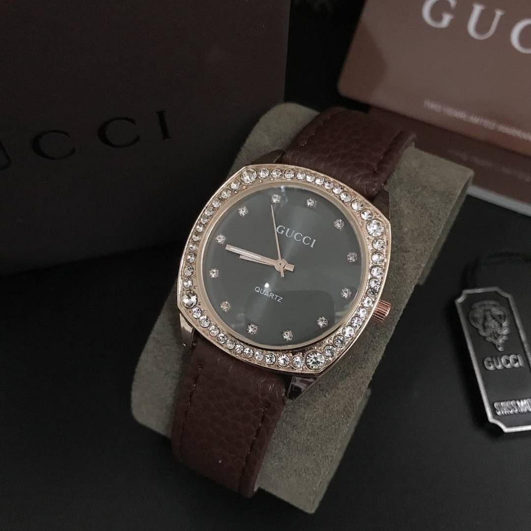 นาฬิกาข้อมือGUCCIนาฬิกาผู้หญิงสายหนัง- ขนาดหน้าปัด 35mmพร้อมกล่องหมอนภาพถ่ายจากสินค้าจริงสวยตรงปกมีหลายสี