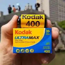 ภาพขนาดย่อของภาพหน้าปกสินค้าฟิล์มสี Kodak UltraMAX 400 (35mm)(ฟิล์มใหม่) จากร้าน ReliveAVR บน Lazada ภาพที่ 1