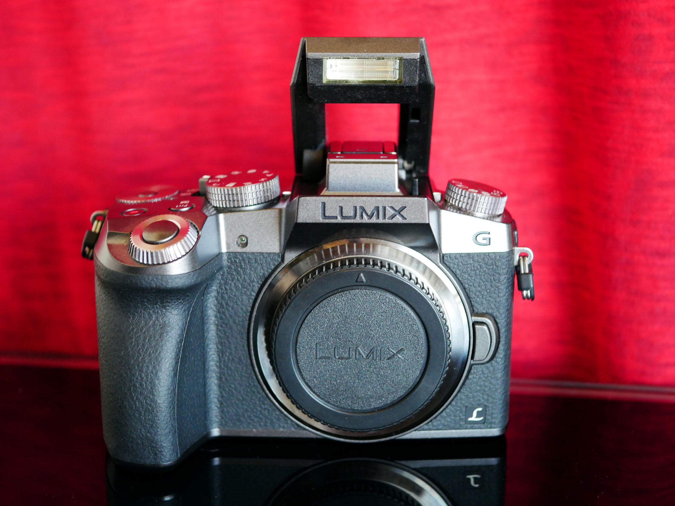 Panasonic LUMIX G7, ISO 16025600 จุดโฟกัส 49 จุด ถ่ายภาพต่อเนื่องเร็ว