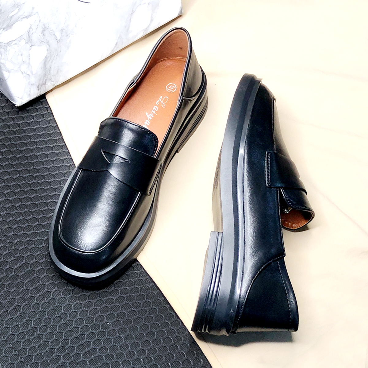 womens black leather flat shoes