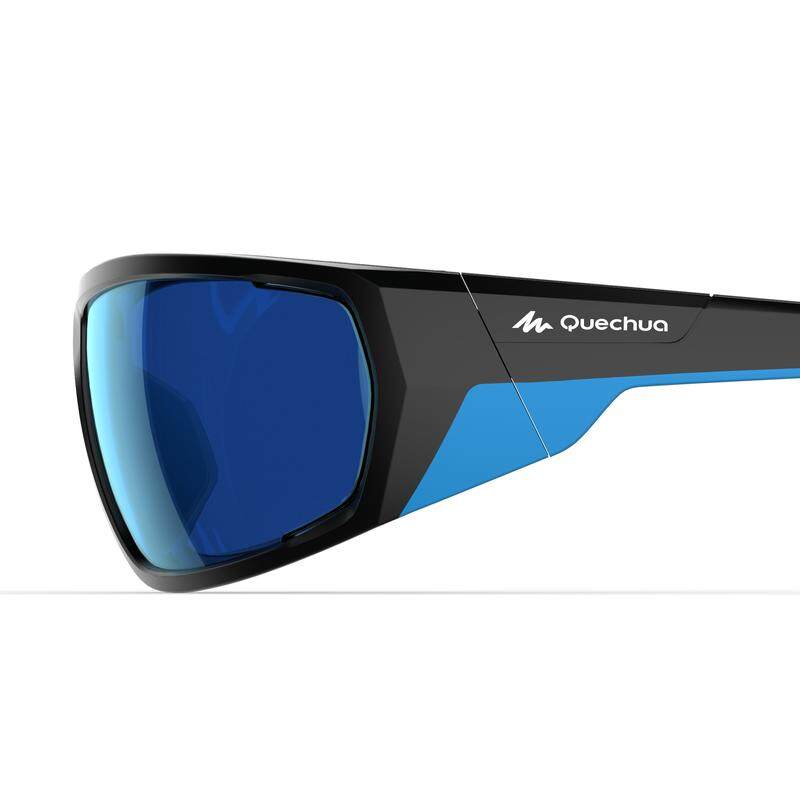 แว่นตา แว่นกันแดด แว่นกันแดดเลนส์โพลาไรซ์สำหรับผู้ใหญ่ใส่เดินป่า ADULTS’ CATEGORY 4 HIKING SUNGLASSES BLACK AND BLUE QUECHUA