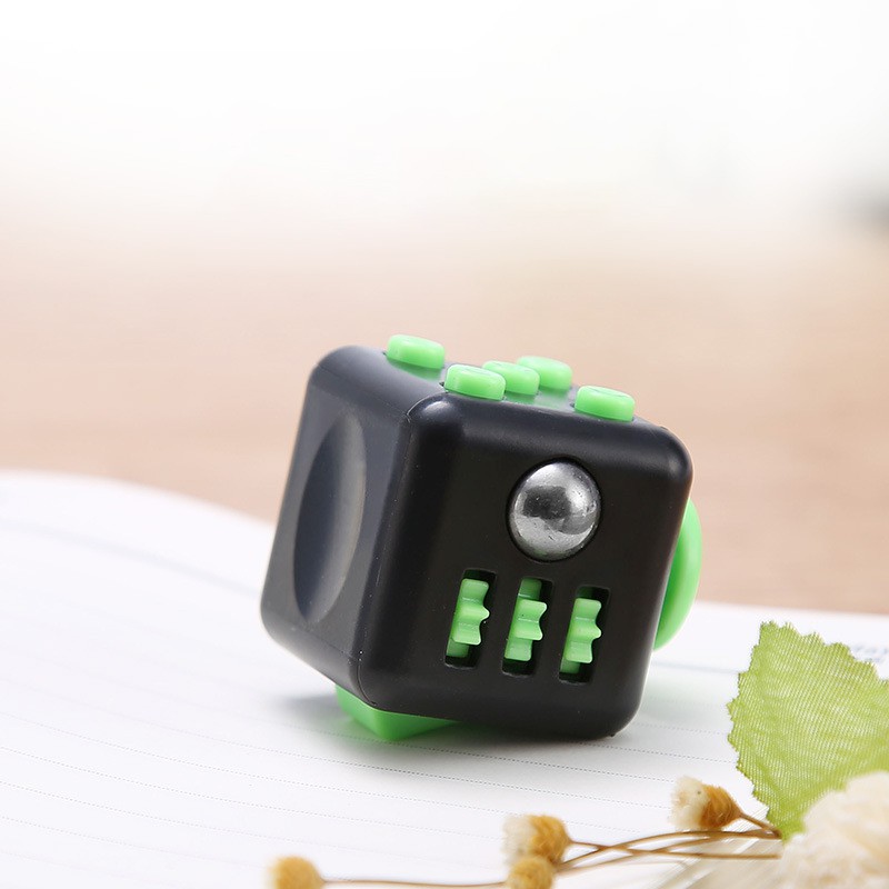 ลูกเต๋าแก้เครียด ของเล่นคลายเครียด Hot Magic Fidget Cube Hand Cube เหงามือ บรรเทาความเครียด ของเล่นสำหรับเด็กและผู้ใหญ่