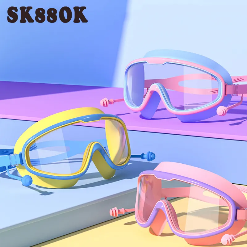 ภาพหน้าปกสินค้าแว่นตาว่ายน้ำ แว่นตาว่ายน้ำเด็ก สีสันสดใส แว่นว่ายน้ำเด็กป้องกันแสงแดด UV ไม่เป็นฝ้า แว่นตาเด็ก ปรับระดับได้ แว่นกันน้ำ มี จากร้าน SK88OK บน Lazada