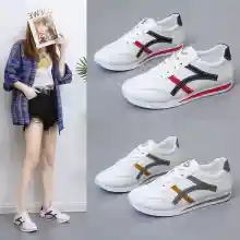 ภาพขนาดย่อของภาพหน้าปกสินค้าKingdom_Fashion รองเท้าผ้าใบผู้หญิง รองเท้าผ้าใบแฟชั่นผญ หนังPU สไตล์เกาหลี จากร้าน Kingdom_Fashion บน Lazada
