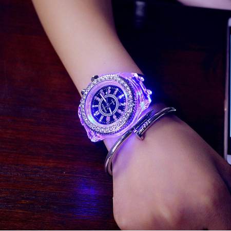 Geneva 2ชิ้น  นาฬิกาเจนีวา นาฬิกาคู่รักแฟชั่น นาฬิกาควอตซ์คู่รัก หน้าปัดตัวเงาตกแตงเพชร ส่องแสงกลางคืนได้