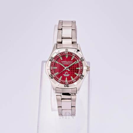 AMERICA EAGLE นาฬิกาข้อมือผู้หญิงสายเงินหน้าปัดสีแดงลายตารางขอบเงิน รุ่น LUCKY AE007L AMERICA EAGLE นาฬิกาข้อมือผู้หญิงสายเงินหน้าปัดสีแดงลายตารางขอบเงิน รุ่น LUCKY AE007L