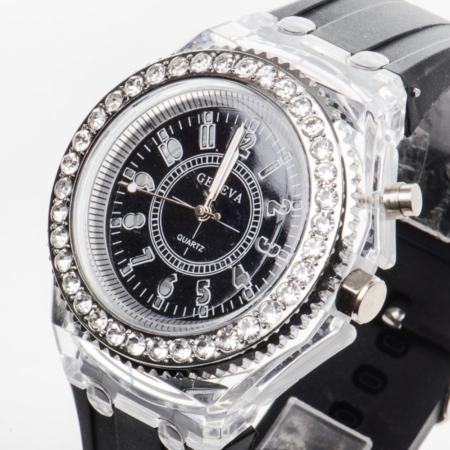 Geneva นาฬิกาข้อมือแฟชั่นไฟดิสโก้แบบ LED สายซิลิโคน[สีดำ]