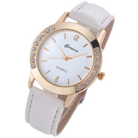 Geneva Watch นาฬิกาข้อมือแฟชั่นผู้หญิง สายหนังขอบเพชร สีขาว รุ่น WM0077