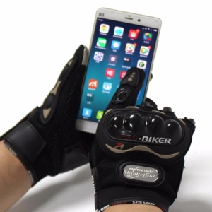 สินค้า ถุงมือ มอเตอร์ไซร์ รุ่นทัชสกรีน (To Screen Gloves) สะดวกทั้งตอนขี่  และ ตอนเล่นโทรศัพท์ ไม่ต้องถอดถุงมือมารับโทรศัพท์ - สีดำ/Black จำนวน 1 คู่