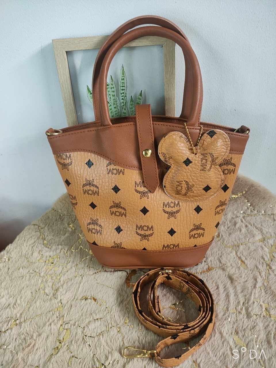 Mcm - Authenticated Anya Handbag - Leather Camel for Women, Very Good Condition