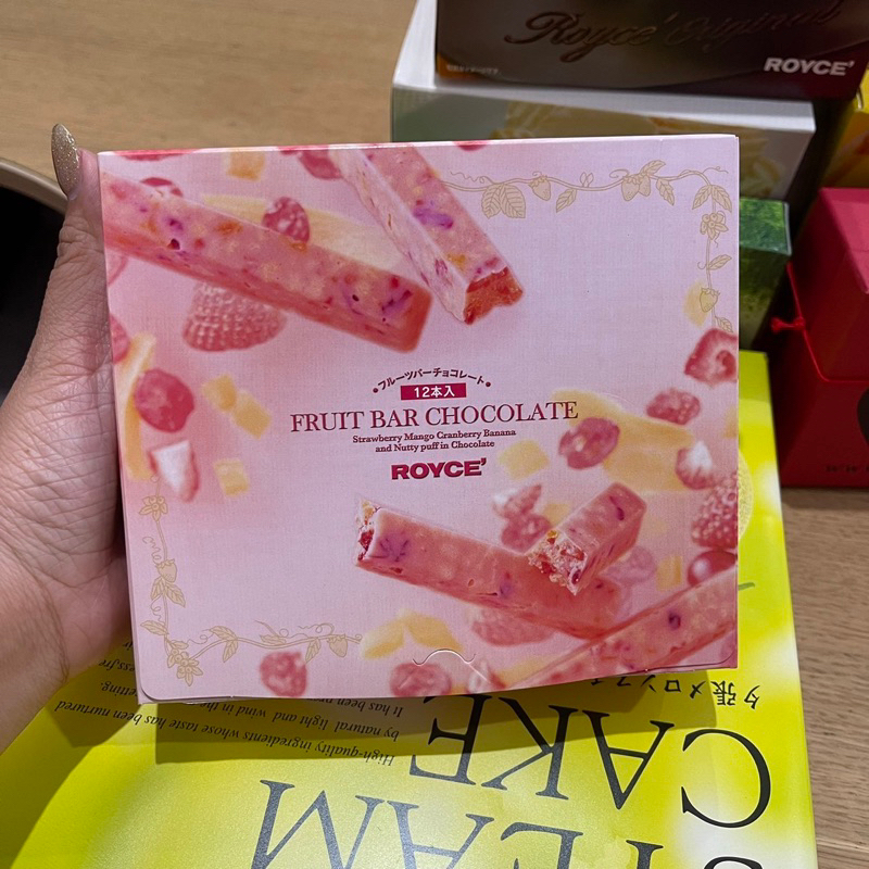 Royce Nutty Fruit Bar Chocolate 12Pcs. ไวท์ช็อกโกแลตอัดแน่นด้วยอัลมอนด์