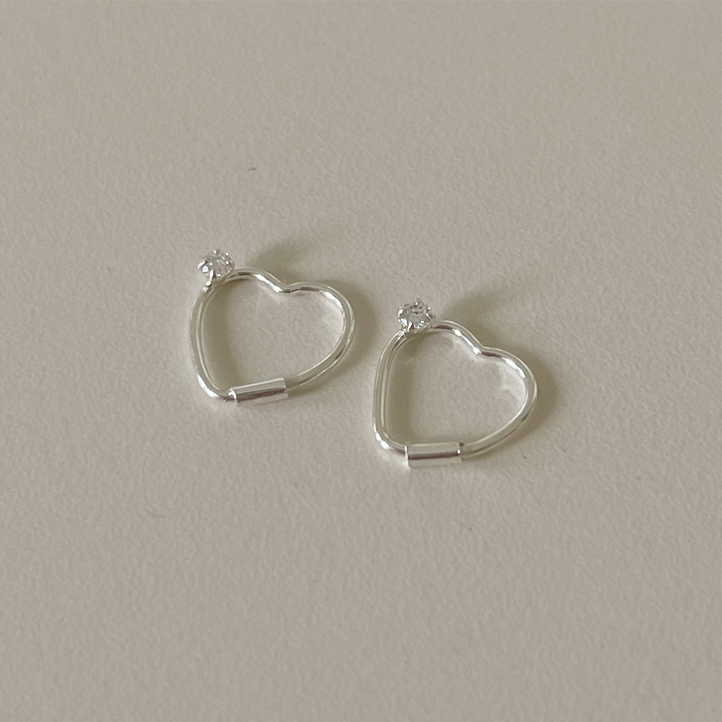 Your wishlist / ต่างหูเงินแท้ หัวใจประดับเพชรจิ๋ว / Heart hoop 10mm with tiny diamond  silver925