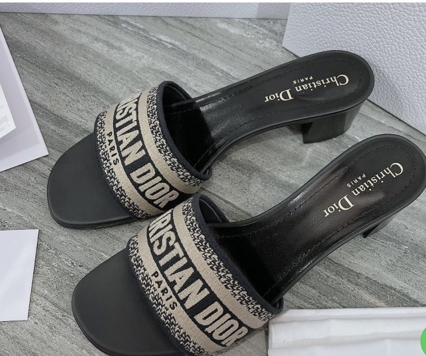 【大人キレイめスタイルに☆】Dior Dway ヒールスライド 直営店買付Dior 新作 スライド サンダル ヒールミュール (Dior