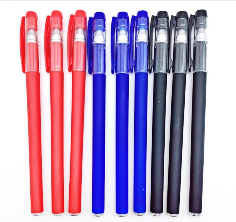 ภาพหน้าปกสินค้าปากกาเจล แบบเรียบ เท่ๆ หมึกเยอะสุดคุ้ม แบบปลอก ขนาด 0.5mm มี3สีให้เลือก ปากกา