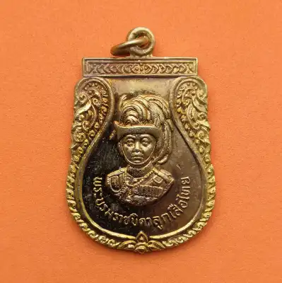 เหรียญรัชกาลที่ 6 พระบรมราชบิดาลูกเสือไทย ที่ระลึกงานชุมนุมลูกเสือแห่งชาติ ครั้งที่ 9 พศ 2520 เนื้อกะไหล่ทอง สูง 3.3 เซน (ของสะสม