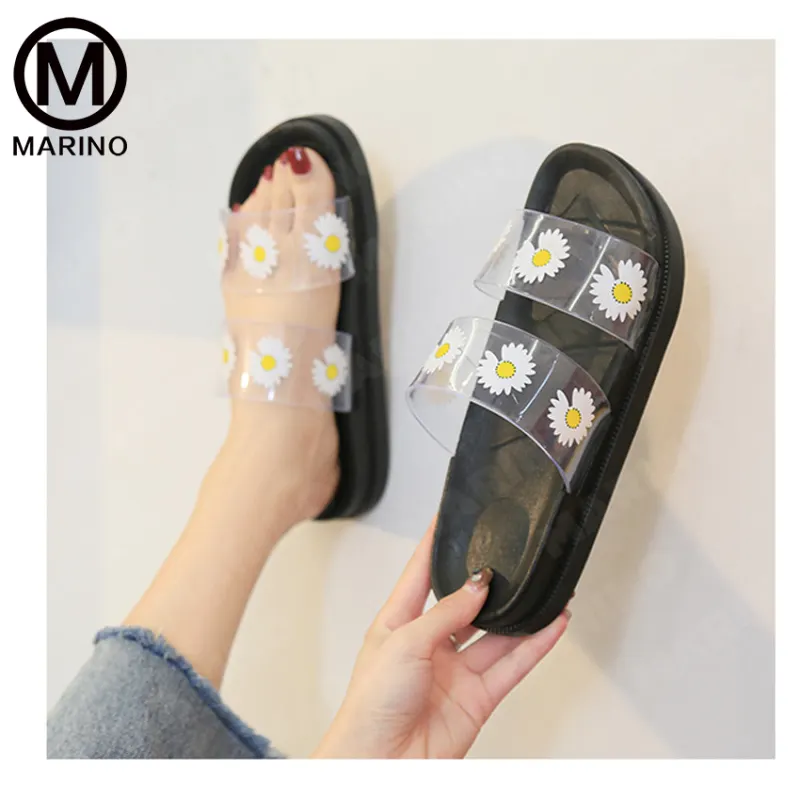 ภาพหน้าปกสินค้าMarino รองเท้า รองเท้าแตะ รองเท้าแฟชั่น รองเท้าลายดอกเดซี่ รองเท้าผู้หญิง รองเท้าแตะแบบสวม รองเท้าแฟชั่นผู้หญิง No.A128 จากร้าน Marino บน Lazada