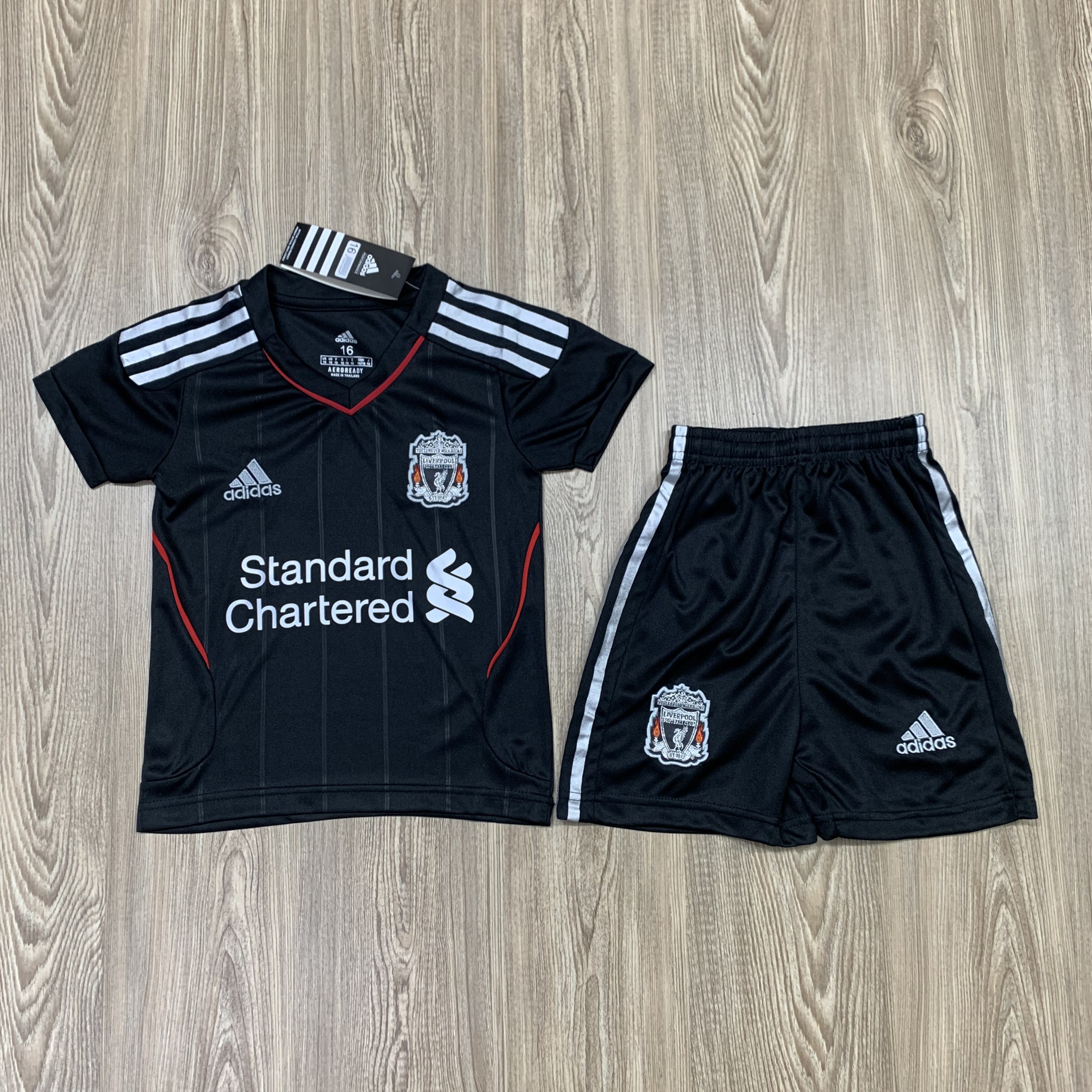 ชุดบอลเด็ก Liverpool ชุดกีฬาเด็ก ทีมลิเวอร์พูล  ซื้อครั้งเดียวได้ทั้งชุด (เสื้อ+กางเกง) ตัวเดียวในราคาส่ง
