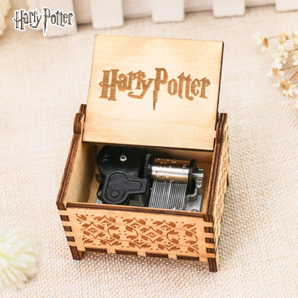 กล่องดนตรีงานไม้แกะสลักแบบไขลาน ชุดของสะสมแฮรี่พอตเตอร์ Music Box Wooden Engraving Clockwork Music Box Harry Potter Musical Box Music Box กล่องดนตรี ด่วน ของมีจำนวนจำกัด