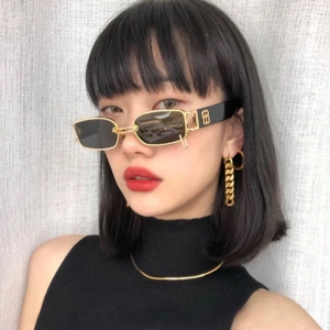 ภาพหน้าปกสินค้าSquare Woman Ssses New Style Ladies Fashion Tide Anti-violet Female Sun Glasses ที่เกี่ยวข้อง