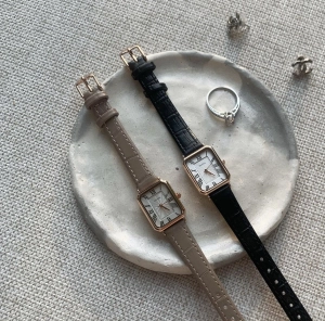 ภาพหน้าปกสินค้านาฬิกาผู้หญิง Looksdesign Classic Watch ซึ่งคุณอาจชอบราคาและรีวิวของสินค้านี้