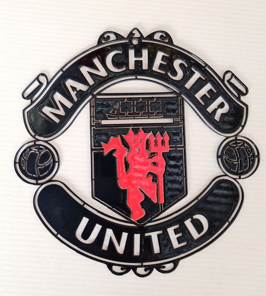 Manchester United โลโก้ แมนเซสเตอร์ ยูไนเต็ด เหล็กตัดเลเซอร์ ขนาด 18*18 cm.เหล็กเต็ม สีดำ ผีแดง พ่นเคลือบเงา 2k ใช้สีพ่นรถยนต์ คงทนทนทุกสภาวะอากาศ