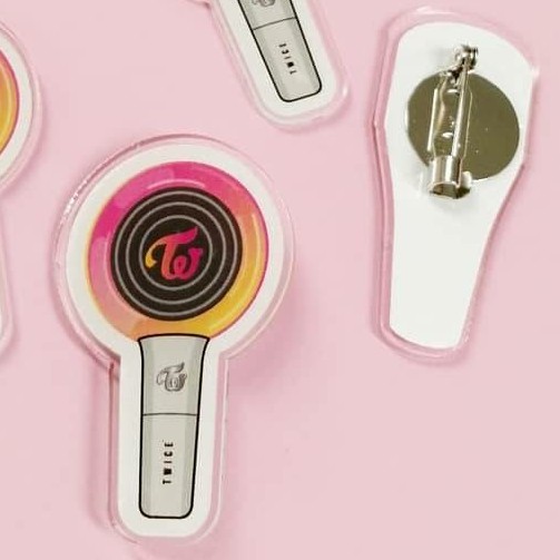 ร้านไทย ส่งฟรี TWICE : Keychain + PIN LightstickPIN เข็มกลัด Newมีเก็บเงินปลายทาง